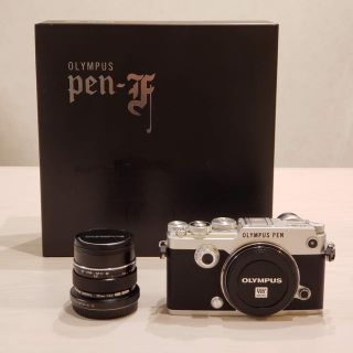 オリンパス(OLYMPUS)の★美品★OLYUMPUS PEN-F 12mm レンズセット★おまけ多数★(ミラーレス一眼)