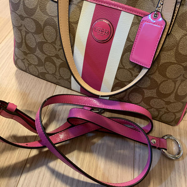 COACH(コーチ)の♡Rii♡様専用　　コーチ　ショルダーバッグ　ピンク　美品 レディースのバッグ(ショルダーバッグ)の商品写真