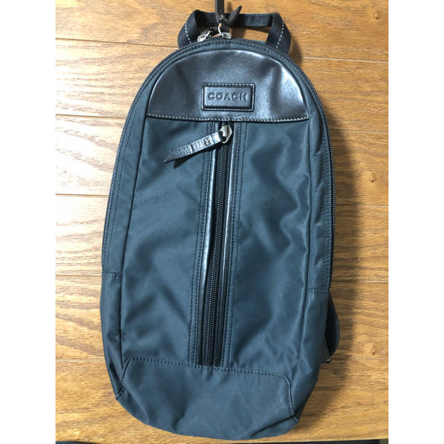 COACH(コーチ)のCOACH ショルダーバック　黒　ナイロン メンズのバッグ(ショルダーバッグ)の商品写真