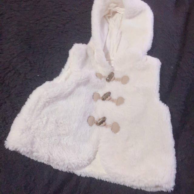 GYMBOREE(ジンボリー)の2T 3T ベスト 白  フード フーディー ダッフル キッズ/ベビー/マタニティのベビー服(~85cm)(ジャケット/コート)の商品写真