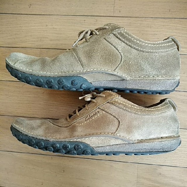 Clarks(クラークス)のクラークス スウェードブーツ27.5 ベージュ メンズの靴/シューズ(ブーツ)の商品写真