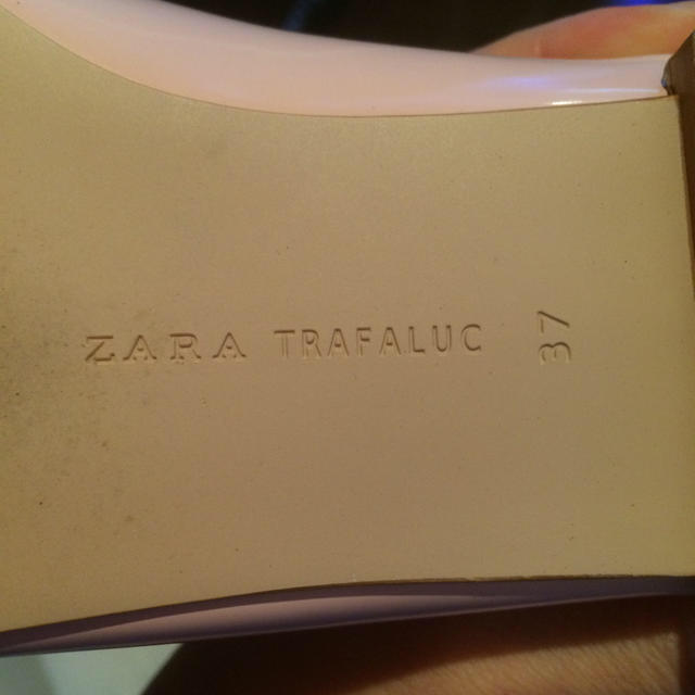 ZARA(ザラ)のZARAローヒールパンプス レディースの靴/シューズ(ハイヒール/パンプス)の商品写真