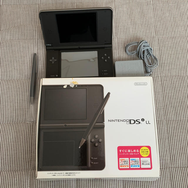 Nintendo DS ニンテンドー DSI LL DARK BROWN エンタメ/ホビーのゲームソフト/ゲーム機本体(携帯用ゲーム機本体)の商品写真