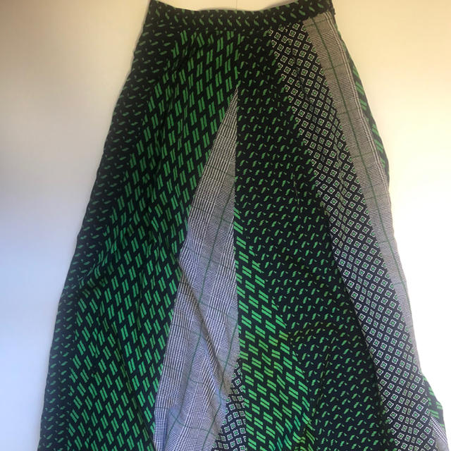 UNITED ARROWS(ユナイテッドアローズ)のUNITED ARROWS マルチプリントラップスカート レディースのスカート(ロングスカート)の商品写真