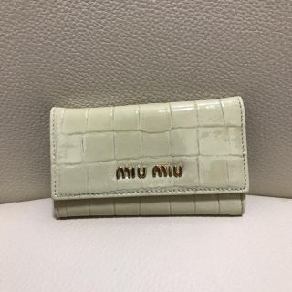 ミュウミュウ(miumiu)の【値下げ中！】ミュウミュウ  miumiu キーケース (キーケース)