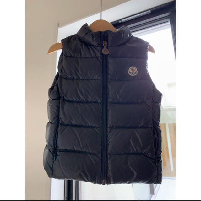 MONCLER(モンクレール)のモンクレール　ダウンベスト　キッズ キッズ/ベビー/マタニティのキッズ服男の子用(90cm~)(ジャケット/上着)の商品写真