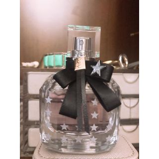 イヴサンローランボーテ(Yves Saint Laurent Beaute)のイヴサンローラン限定　モンパリ　オーデパルファム50ml(香水(女性用))