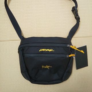 アークテリクス(ARC'TERYX)のARC'TERYX Maka 2 LIVESTOCK 海外限定カラー(ショルダーバッグ)