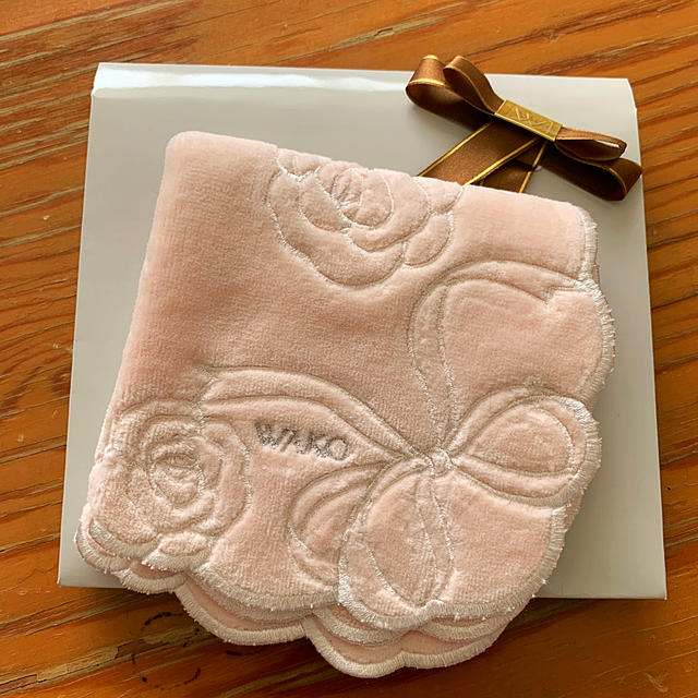 値下げ　WAKO 和光　タオルハンカチ　ピンク レディースのファッション小物(ハンカチ)の商品写真