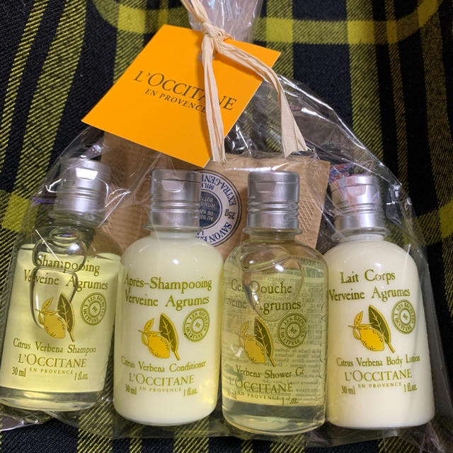 L'OCCITANE(ロクシタン)の★新品未使用★ ロクシタン　トラベルセット　５点セット　シトラスヴァーベナ コスメ/美容のキット/セット(サンプル/トライアルキット)の商品写真