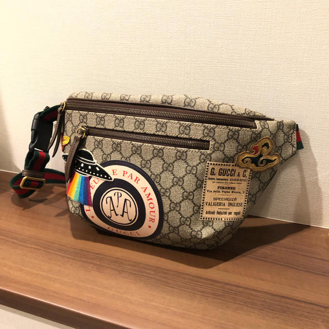 低価格の Gucci ボディバッグ クーリエ シェリー オールドGGスプリーム