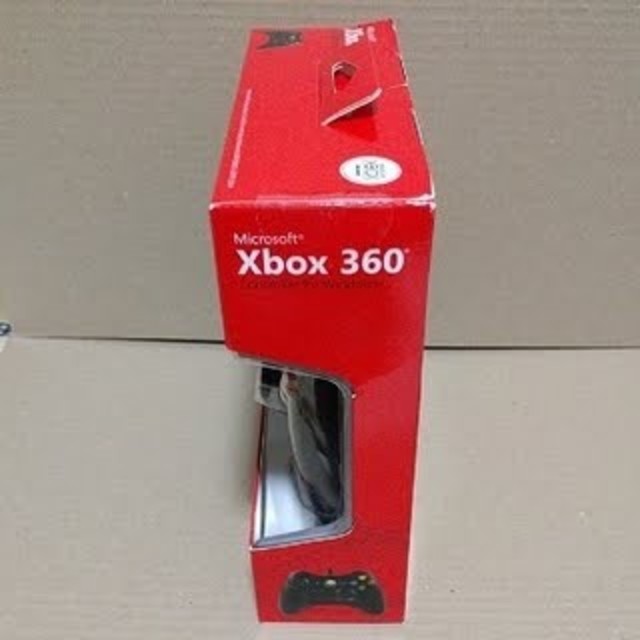 Xbox360(エックスボックス360)のXBOX 360 有線コントローラー 新品未開封 欧州版 箱破れ有 エンタメ/ホビーのゲームソフト/ゲーム機本体(家庭用ゲーム機本体)の商品写真