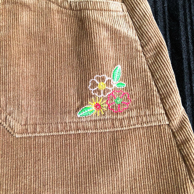 コーデュロイ地の台形スカート✴︎ミルクティーブラウン✴︎130✴︎ウエストゴム キッズ/ベビー/マタニティのキッズ服女の子用(90cm~)(スカート)の商品写真
