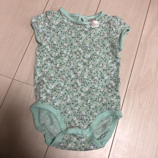 エイチアンドエム(H&M)の花柄ロンパース　半袖　70サイズ(ロンパース)