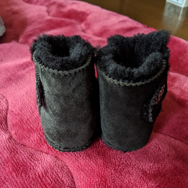 UGG(アグ)の再値下げ！UGG ムートンブーツ キッズ/ベビー/マタニティのベビー靴/シューズ(~14cm)(ブーツ)の商品写真