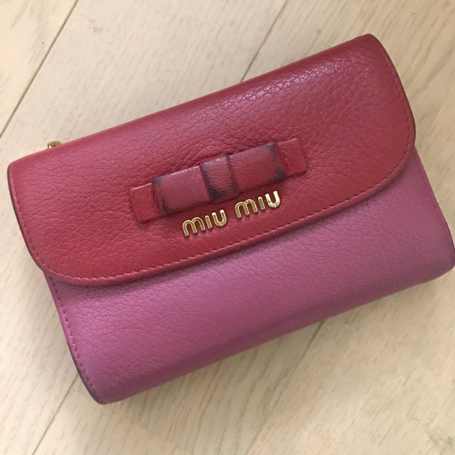 miumiu 折り財布