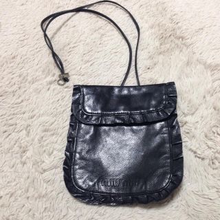 ミュウミュウ(miumiu)のmiumiuフリルポシェット(ショルダーバッグ)