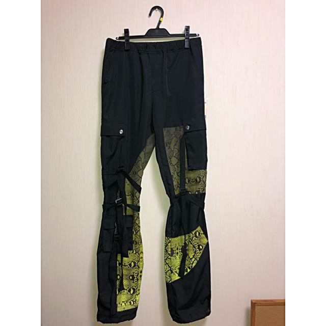 OFF-WHITE(オフホワイト)のrogic PYTHON NYLON BONTAGE PANTS メンズのパンツ(ワークパンツ/カーゴパンツ)の商品写真