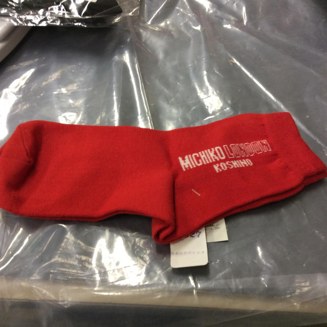 MICHIKO LONDON(ミチコロンドン)のMichiko London Koshino 靴下 ソックス レディース 赤 レディースのレッグウェア(ソックス)の商品写真
