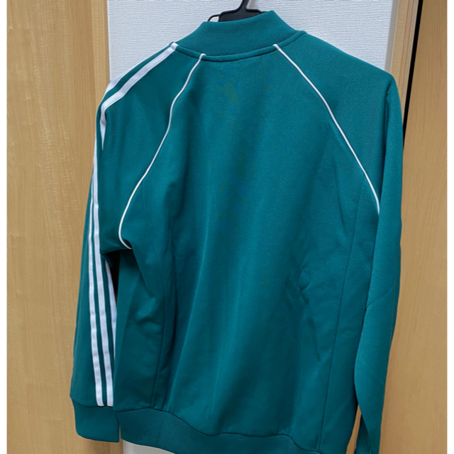 adidas(アディダス)のadidas 緑　ジャージ　グリーン　タグ付き　新品 アディダス レディースのトップス(パーカー)の商品写真