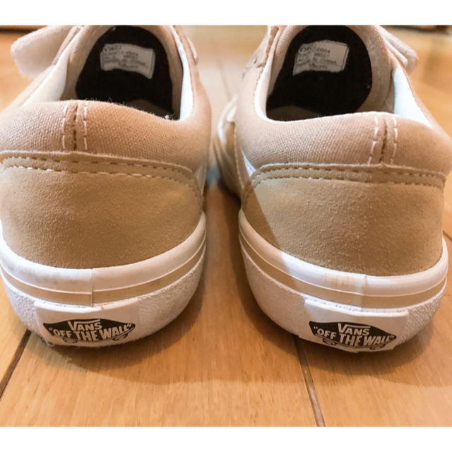 VANS(ヴァンズ)のVANS オールドスクール　ベージュ18 キッズ/ベビー/マタニティのキッズ靴/シューズ(15cm~)(スニーカー)の商品写真