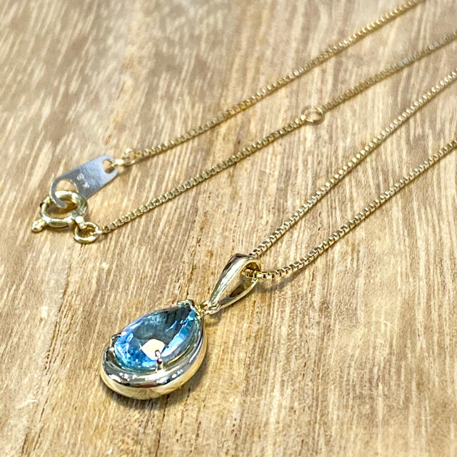 らかい】 値引不可!k18ペアシェイプ ブルートパーズ ネックレス