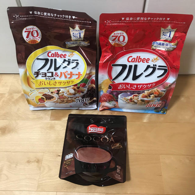 カルビー(カルビー)の【値下げ】フルグラ+フルグラチョコ&バナナ+ココア 食品/飲料/酒の加工食品(乾物)の商品写真