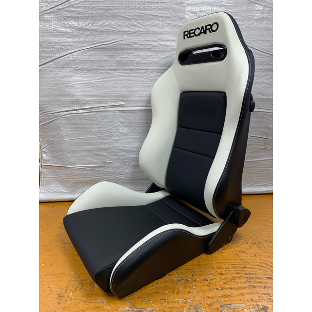 RECARO(レカロ)のレカロ RECARO SR-3 2脚セット セミオーダー 張替品 ダブルステッチ 自動車/バイクの自動車(汎用パーツ)の商品写真