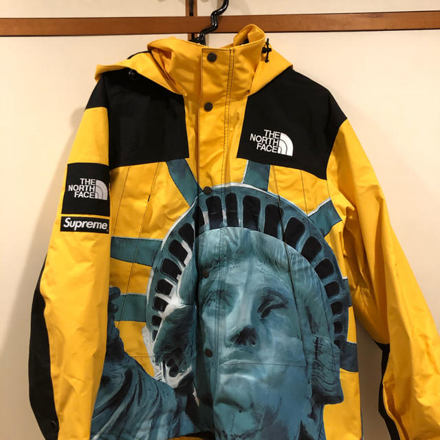 Supreme(シュプリーム)のSupreme the north face マウンテンジャケット　イエロー　Ｌ メンズのジャケット/アウター(ナイロンジャケット)の商品写真