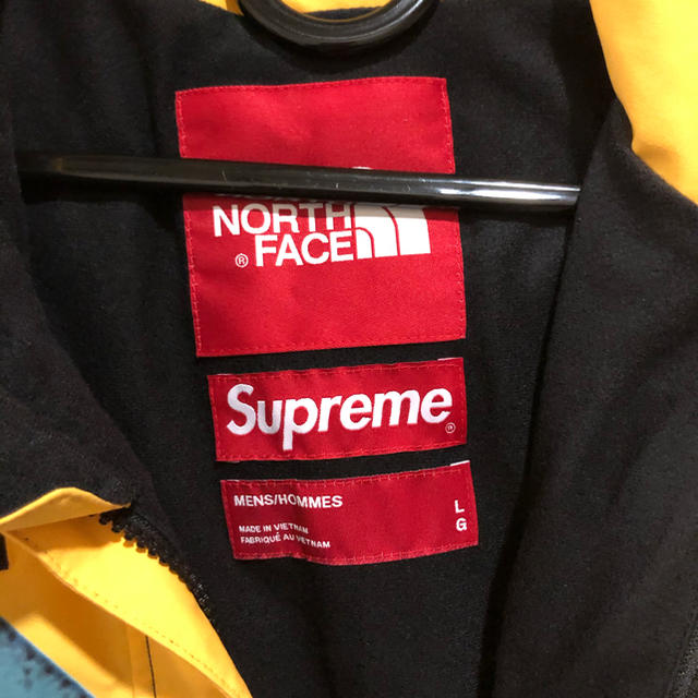 Supreme(シュプリーム)のSupreme the north face マウンテンジャケット　イエロー　Ｌ メンズのジャケット/アウター(ナイロンジャケット)の商品写真