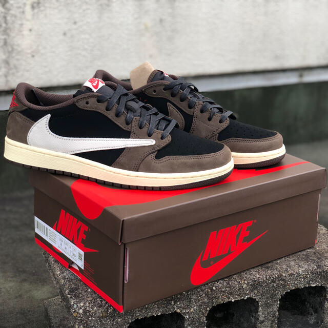 TRAVIS SCOTT× NIKE AIR JORDAN 1 low