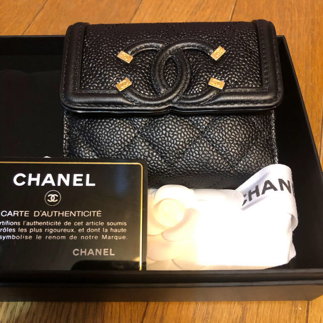 CHANEL(シャネル)の大幅値下げ　　新品同様　シャネル　コンパクト財布 レディースのファッション小物(財布)の商品写真