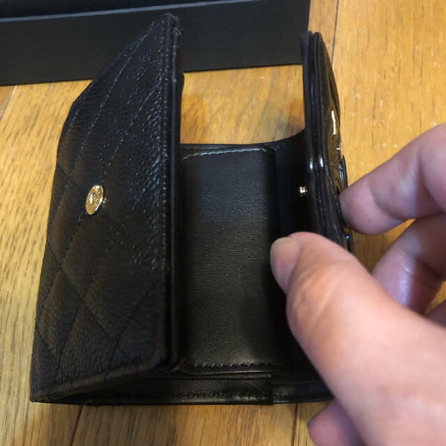CHANEL(シャネル)の大幅値下げ　　新品同様　シャネル　コンパクト財布 レディースのファッション小物(財布)の商品写真