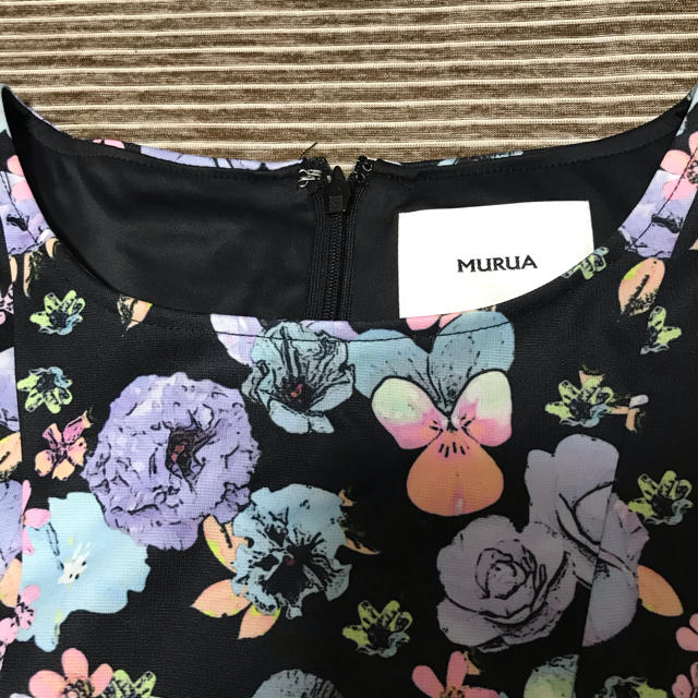 MURUA(ムルーア)のムルーア　花柄　ワンピース レディースのワンピース(ひざ丈ワンピース)の商品写真