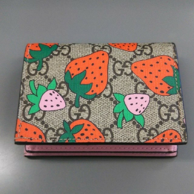 Gucci(グッチ)のGUCCIイチゴ柄二つ折り財布 レディースのファッション小物(財布)の商品写真