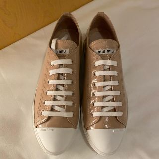 ミュウミュウ(miumiu)のmiumiuスニーカー　新品38.5(スニーカー)