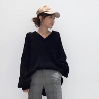 アパルトモンドゥーズィエムクラス(L'Appartement DEUXIEME CLASSE)のL'Appartement TWINS FLORENCE Vネック　ニット完売(ニット/セーター)