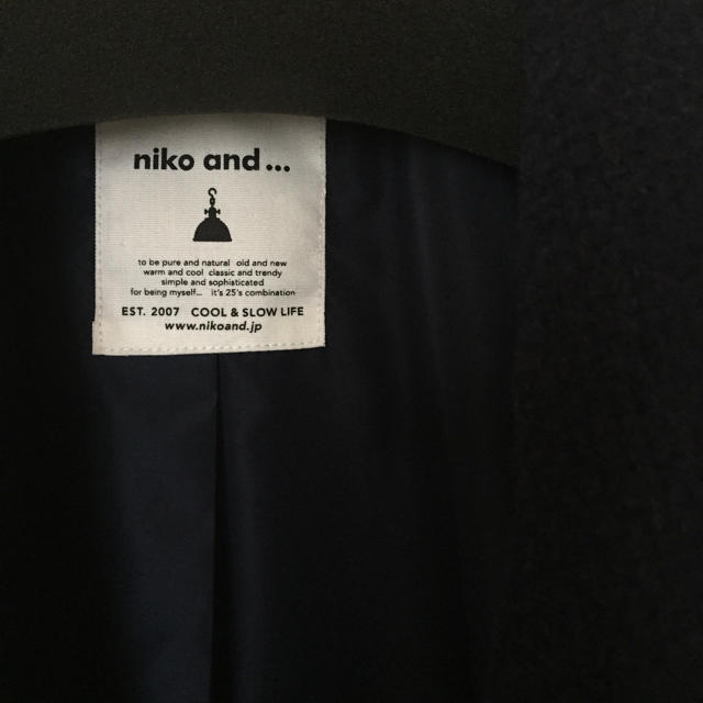 niko and...(ニコアンド)のニコアンド 去年物チェスターコート 紺色 レディースのジャケット/アウター(チェスターコート)の商品写真