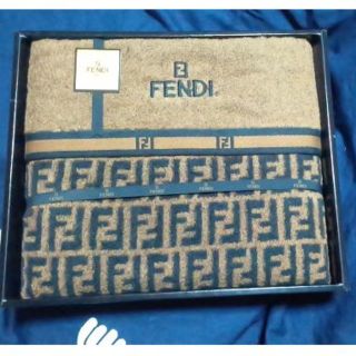 フェンディ(FENDI)のFENDIバスタオル(箱に訳有)(タオル/バス用品)