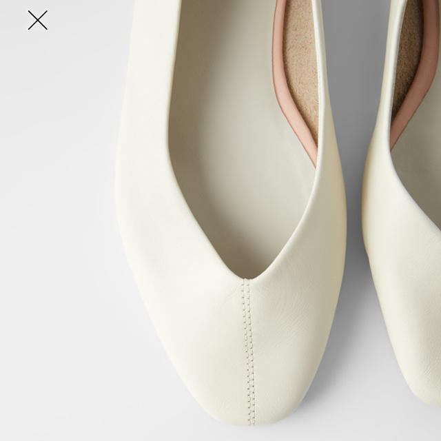 ZARA(ザラ)のザラ　ソフトレザーバレエシューズ　ホワイト　35 レディースの靴/シューズ(バレエシューズ)の商品写真