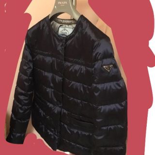 PRADA - プラダ ノーカラー ダウンの通販|ラクマ