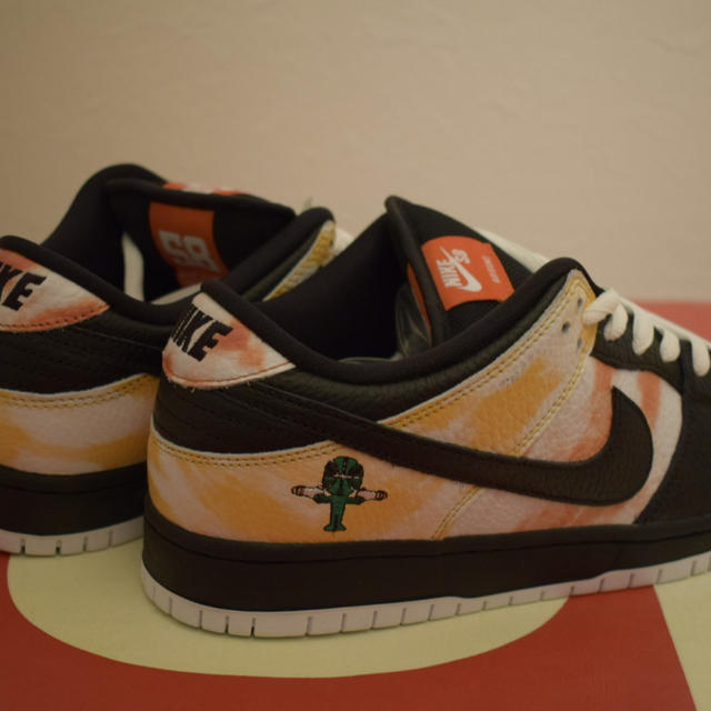 NIKE(ナイキ)のnike   dunk sb low raygun メンズの靴/シューズ(スニーカー)の商品写真