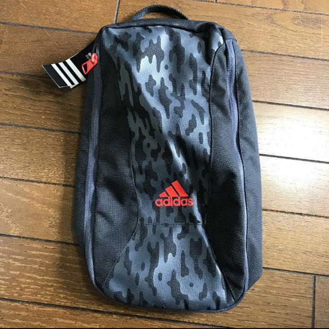 adidas(アディダス)の☆アディダスシューズケース☆新品未使用タグ付き スポーツ/アウトドアのスポーツ/アウトドア その他(その他)の商品写真