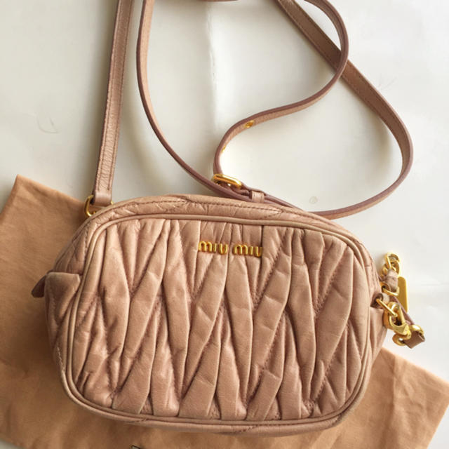miumiu(ミュウミュウ)の美品♡miumiuミニショルダーポーチ♡ レディースのバッグ(ショルダーバッグ)の商品写真