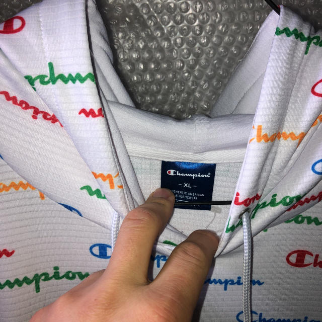 Champion(チャンピオン)の最近流行りのマルチカラーchampion NEW Design Parker メンズのトップス(パーカー)の商品写真