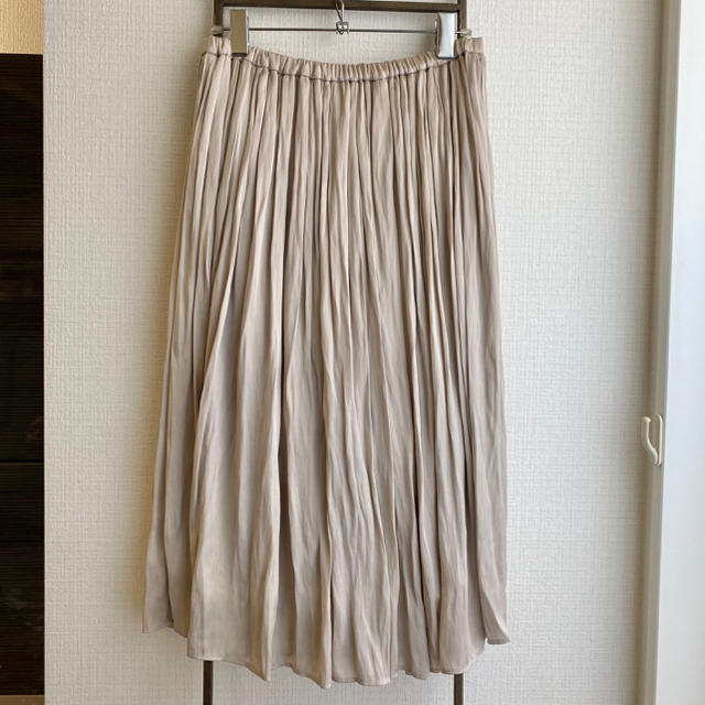 Noble(ノーブル)のNoble サテンプリーツスカート レディースのスカート(ひざ丈スカート)の商品写真