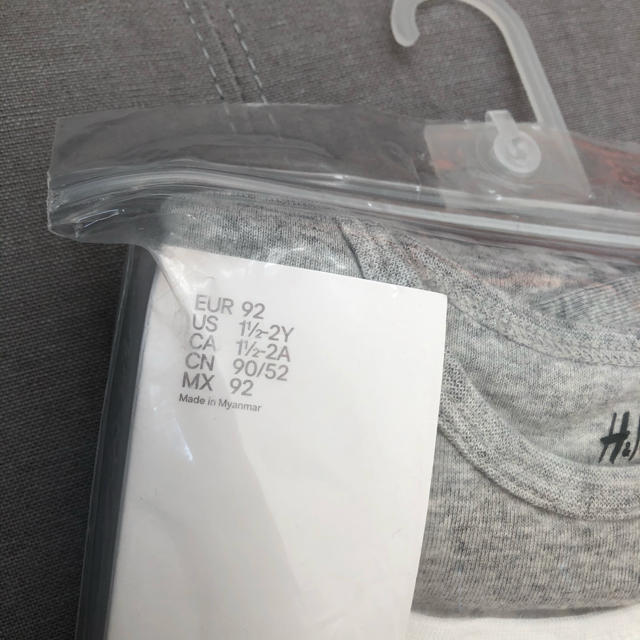 H&M(エイチアンドエム)の新品オーガニックコットン100% ロンT 5パック キッズ/ベビー/マタニティのキッズ服男の子用(90cm~)(Tシャツ/カットソー)の商品写真