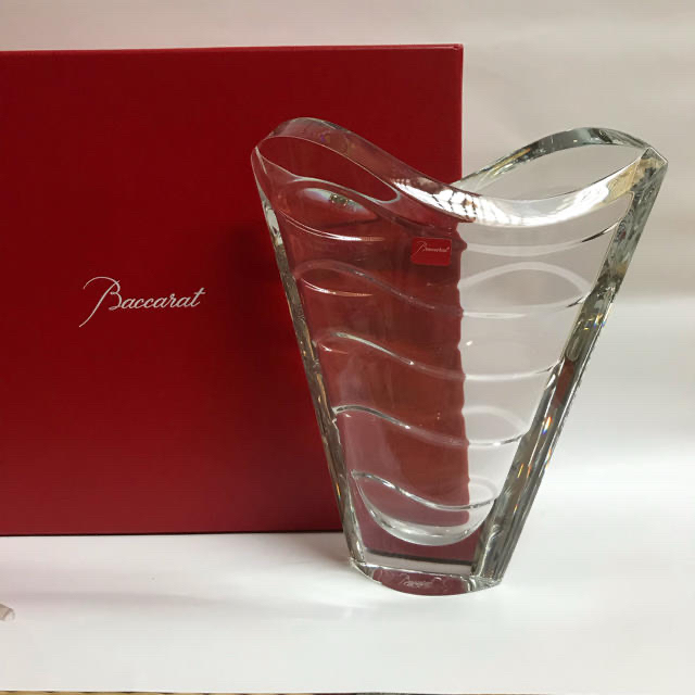 Baccarat(バカラ)のお値下げ　新品 バカラウェーブ花瓶 インテリア/住まい/日用品のインテリア小物(花瓶)の商品写真