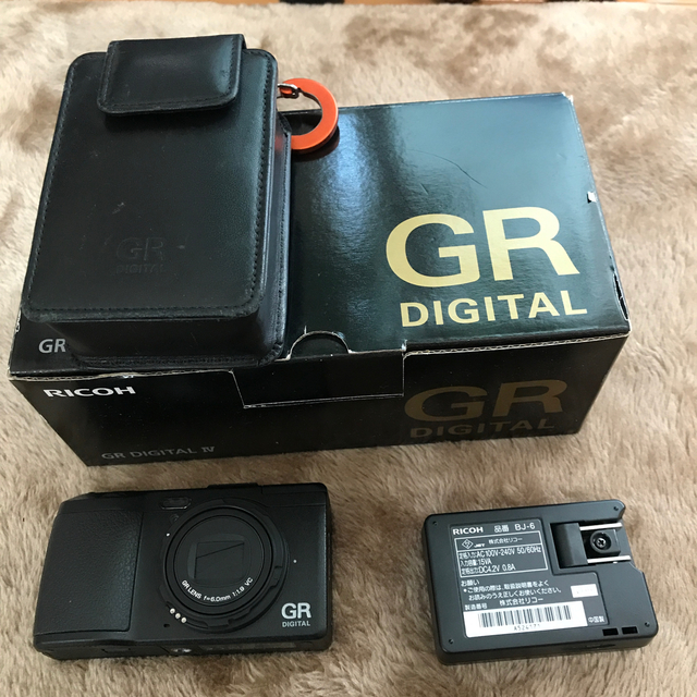 RICOH(リコー)のRICOH GR digital Ⅳ 純正ケース付き スマホ/家電/カメラのカメラ(コンパクトデジタルカメラ)の商品写真