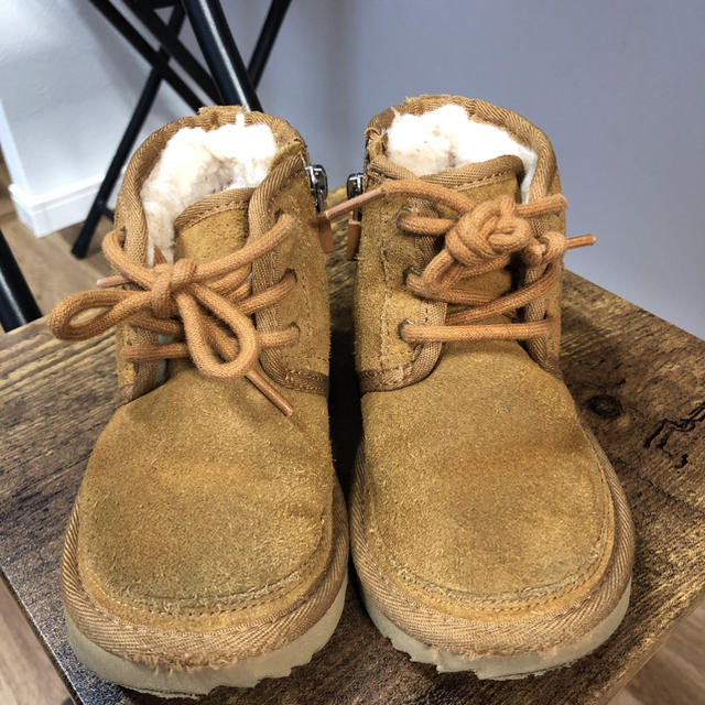 UGG(アグ)のUGG キッズブーツ キッズ/ベビー/マタニティのキッズ靴/シューズ(15cm~)(ブーツ)の商品写真